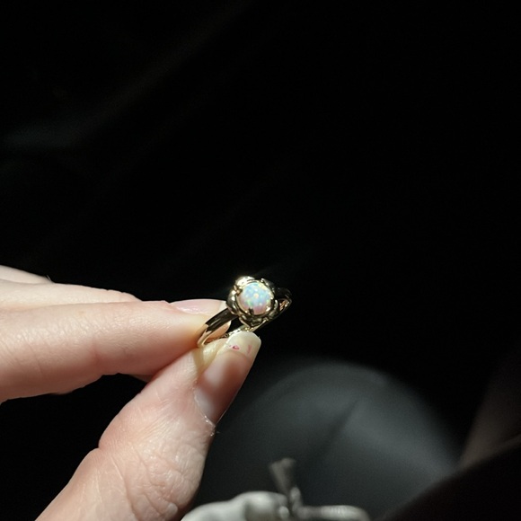 Kendra Scott Opal Ring - Picture 2 of 3